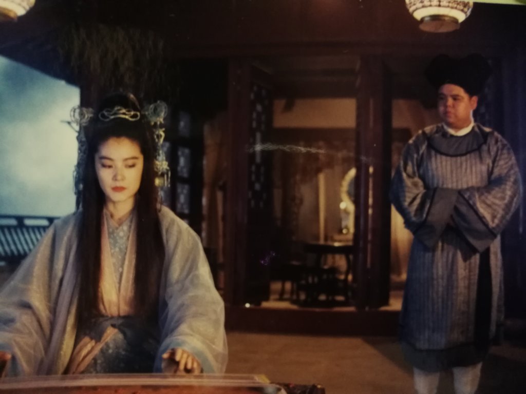 易智遠有幸跟林青霞合作電影《六指琴魔》，飾演其隨從。