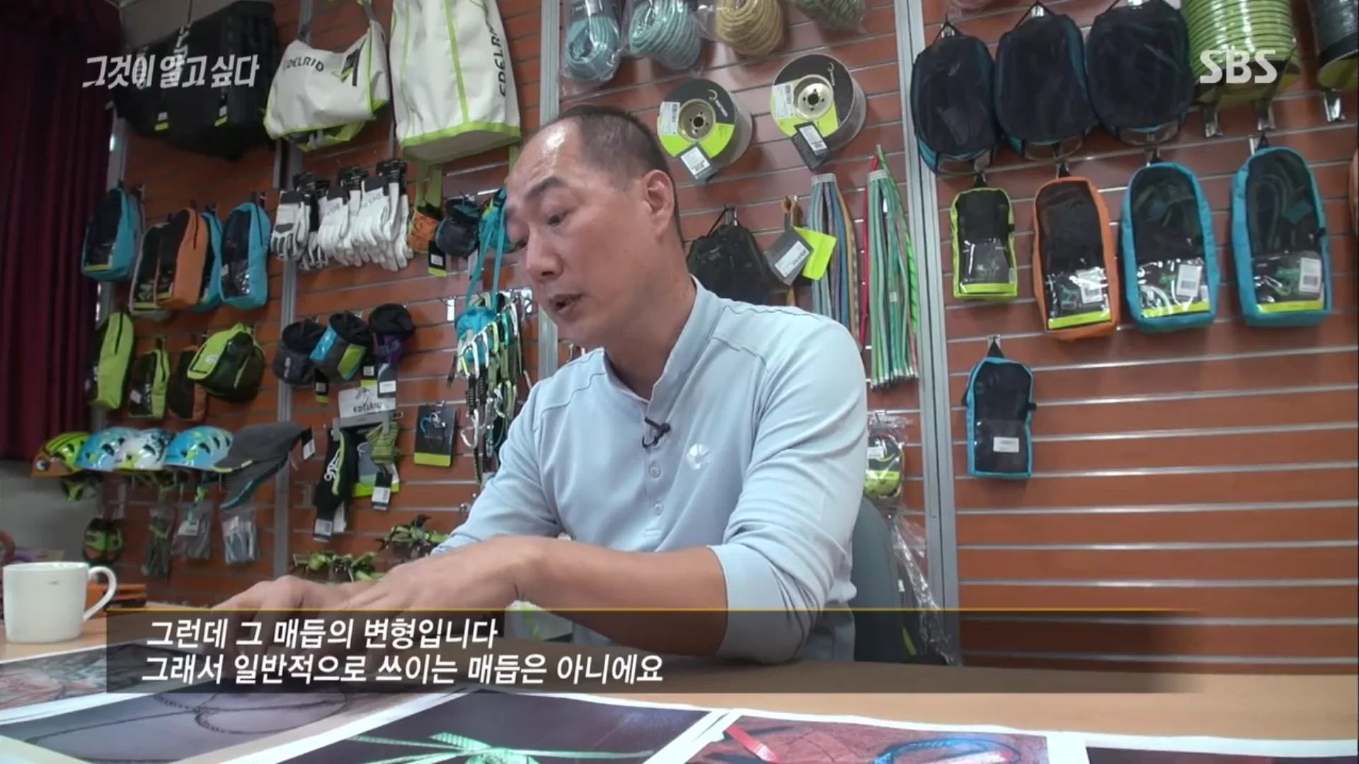 專家在節目指出「新亭洞賤兔連環殺人事件」中,受害女性被綁上的繩結,跟綁宣傳橫幅的手法相似。