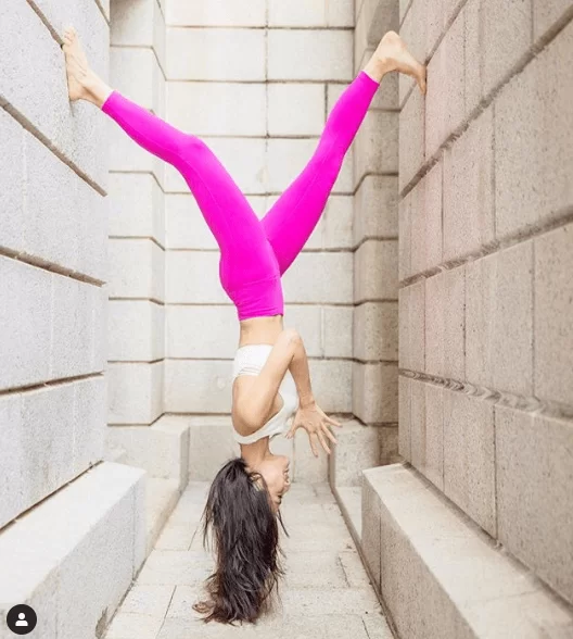 一二年已考瑜伽牌的她,經常在網上分享教學影片。