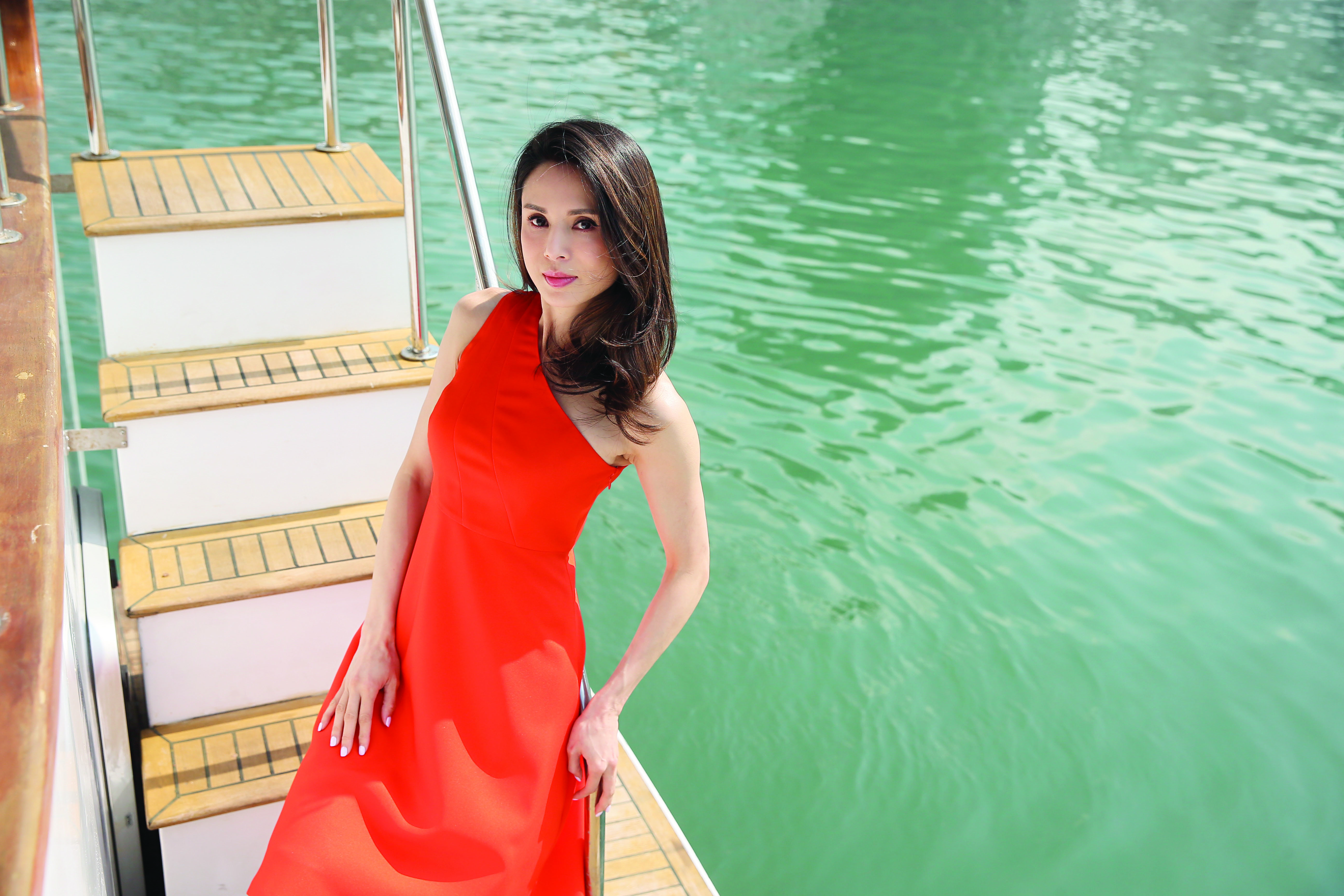 李若彤說身邊出現可考慮發展的人，亦接受朋友拉線相睇，希望早些有好消息告訴大家。