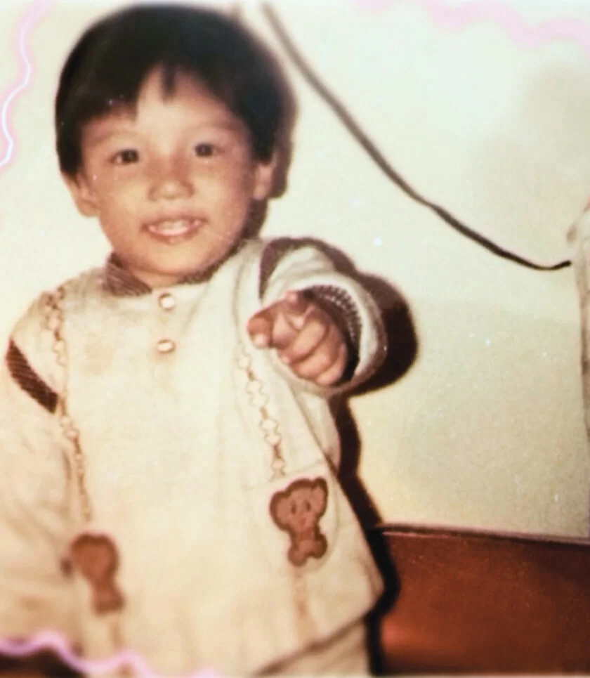 鄭世豪是家中最小的一個，他感謝父母的教導，給他們三兄弟很多自由。