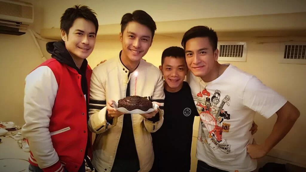 黃嘉樂在《鐵馬尋橋》演鄭嘉穎、馬國明、林子善的弟弟,在戲外也被稱為「細佬」。