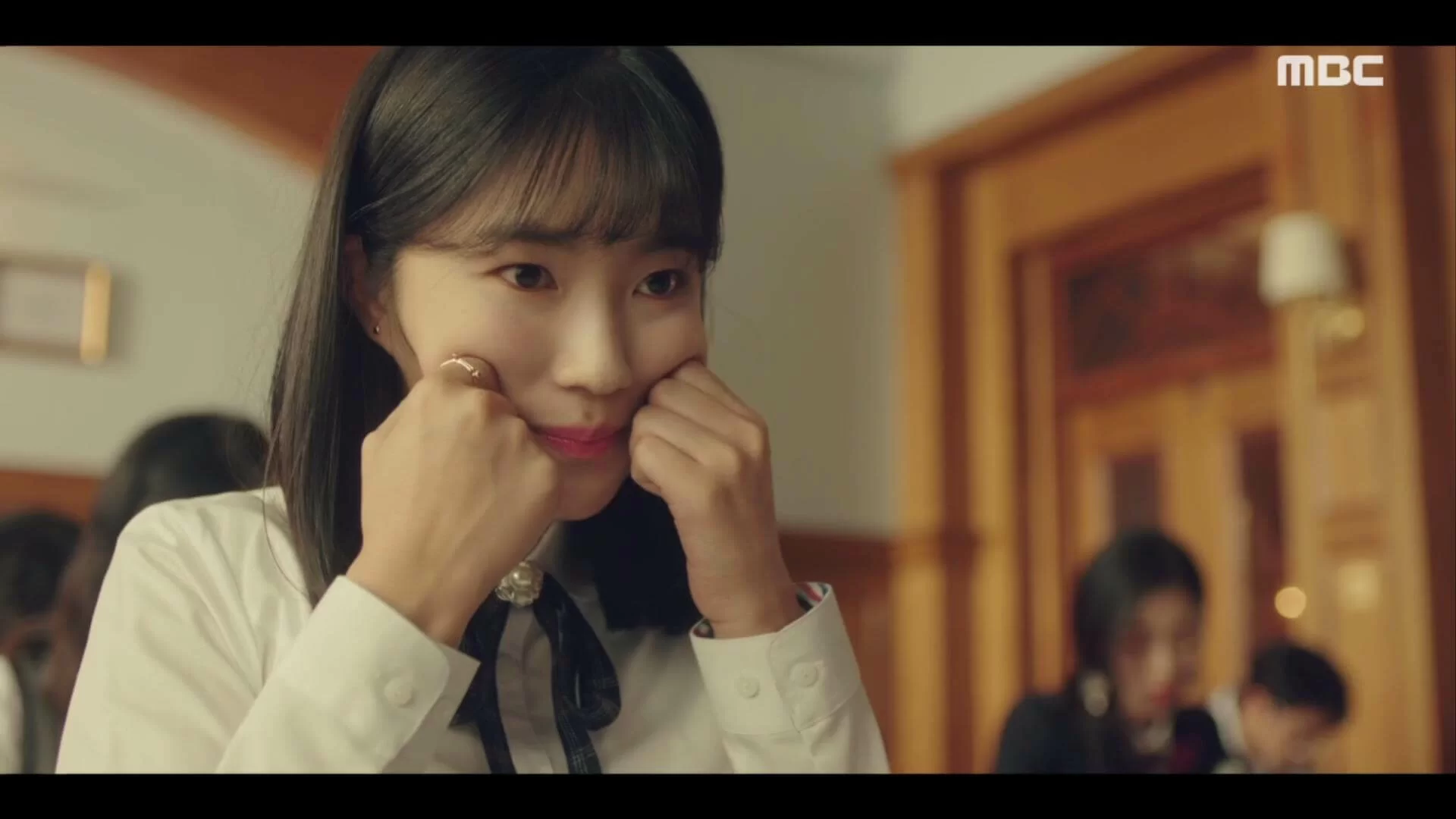 殷端午在劇中醒覺自己是個漫畫人物,有了自主意識。