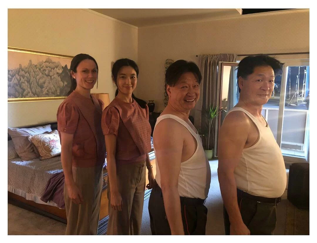 韓孝珠毫不介意自爆拍攝內幕,開心share替身合照。