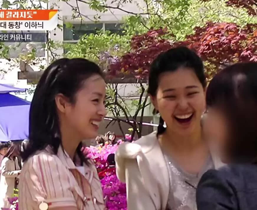 金泰希和李荷妮是有名的圈中好友,學生時期也經常一起玩。