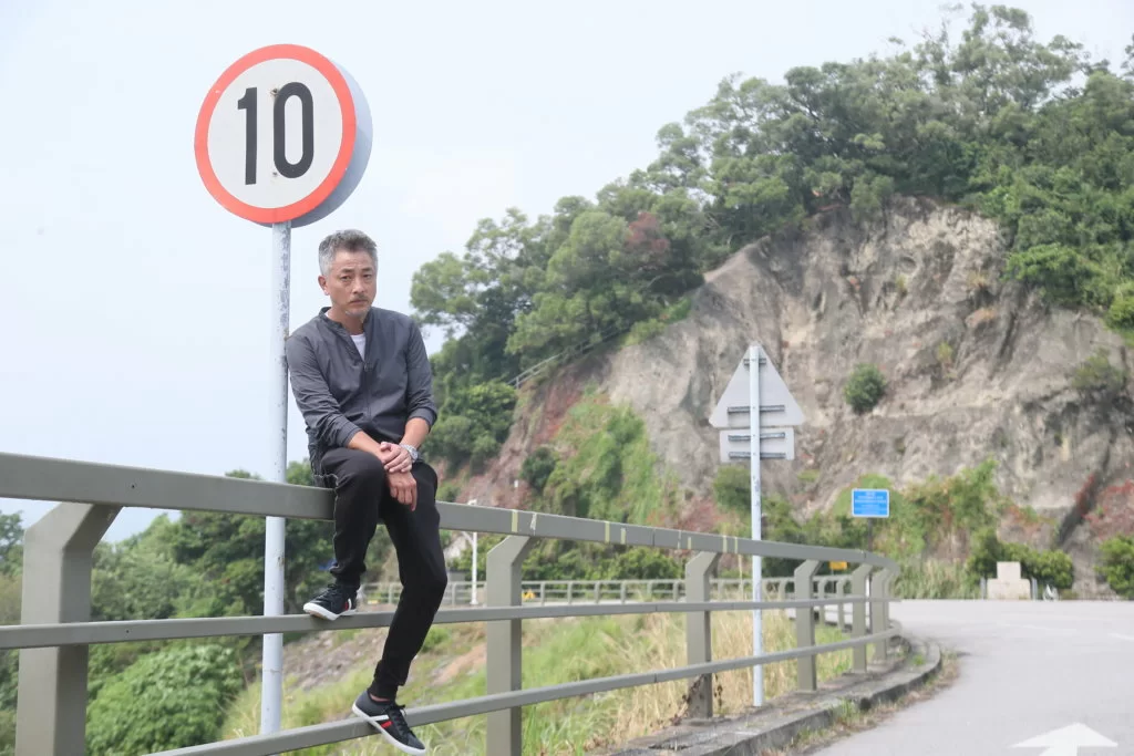 張松枝為即將開拍的ViuTV新劇準備,兩側頭髮斑白兼留了鬍鬚,更散發出一份成熟的中佬的滄桑感。