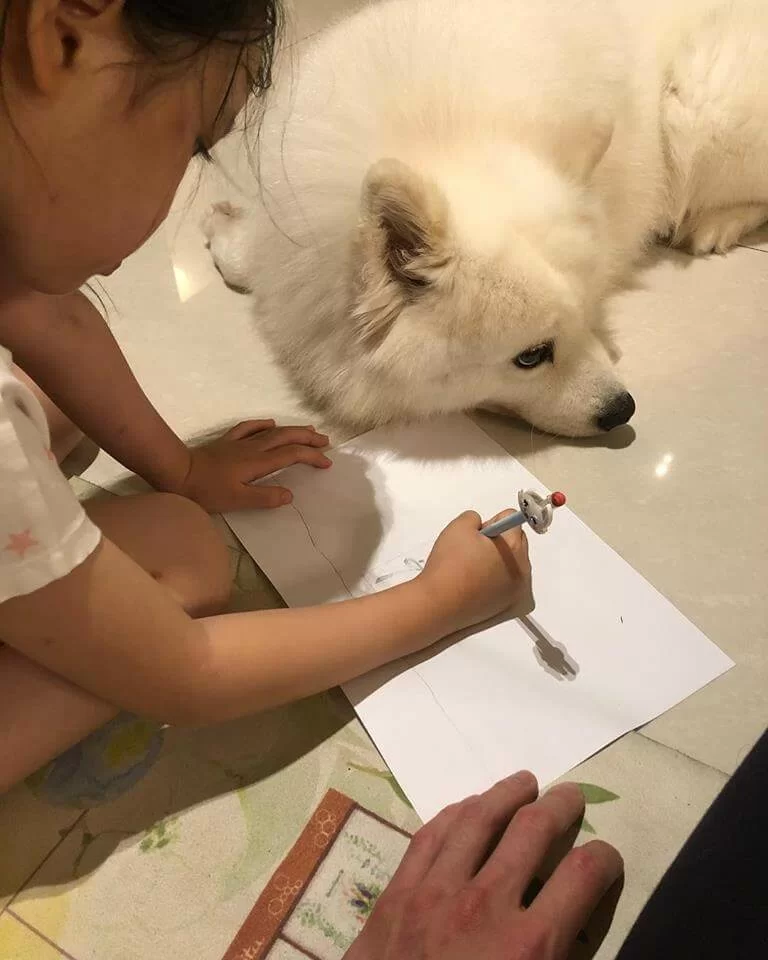 王浩信表示跟女兒相處像朋友，他認為不需以強勢態度令女兒明白事理。