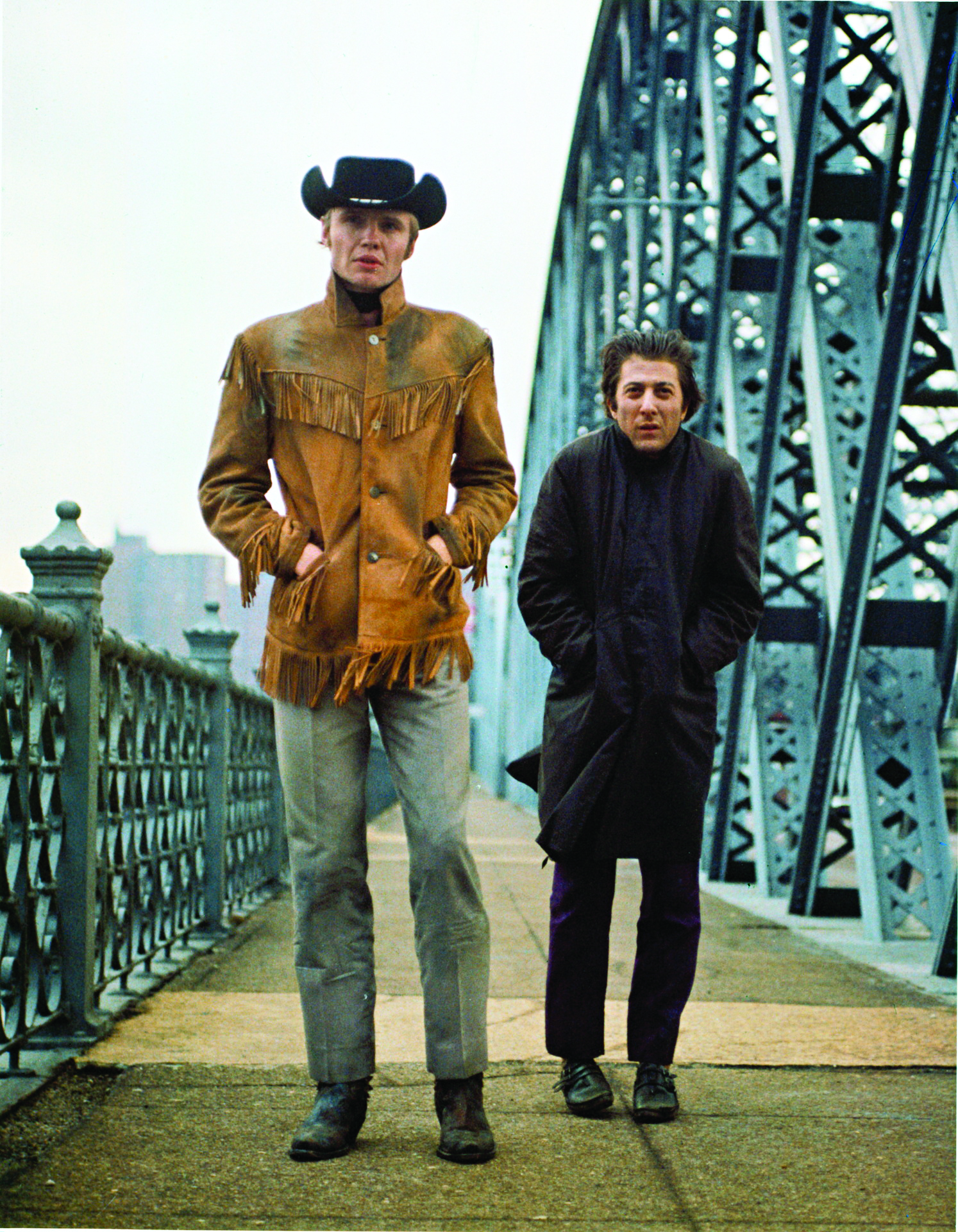 電影《午夜牛郎》中,莊威飾演的「牛郎」與「馬伕」德斯汀荷夫曼生活在社會最底層,「賣身」換來的不過是牛奶麵包。