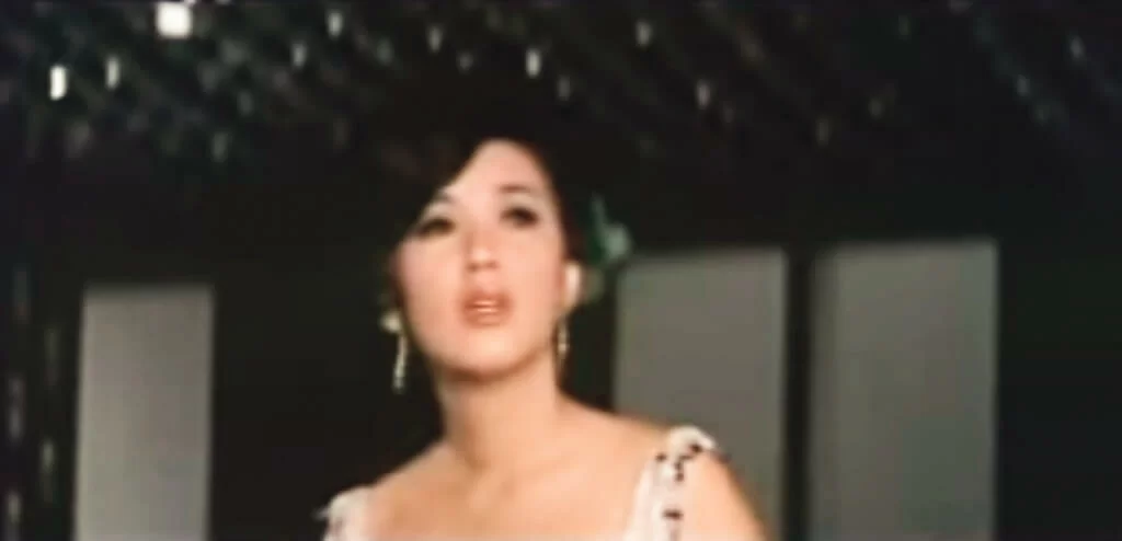 「女人」是她的外形，「女孩」是她的心境，粵語片對於女性角色的雙重刻劃，夏萍同一年演出兩個同樣的角色，在影史留下特別一頁。