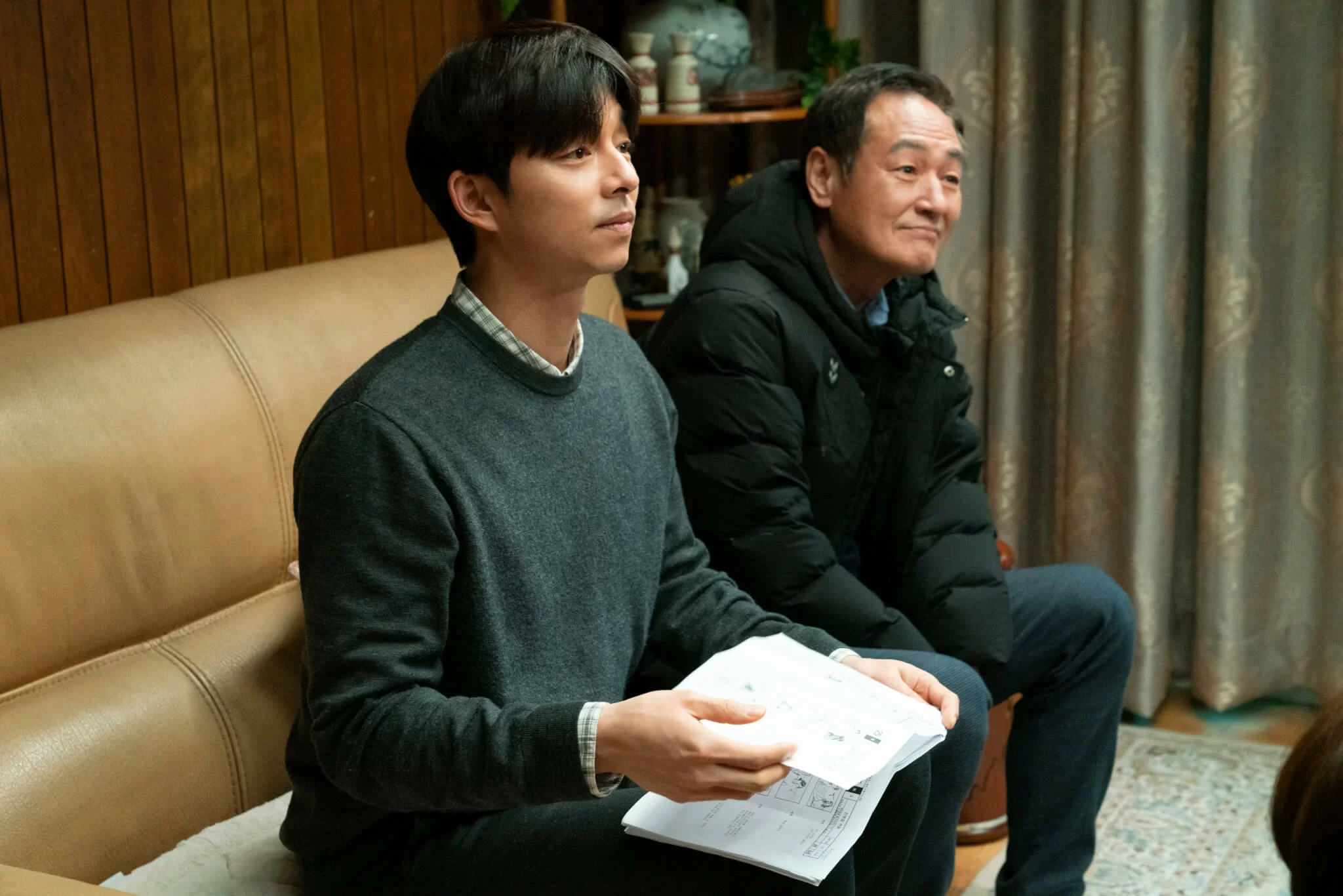 孔劉等埋位時，非常留心聽導演講解。