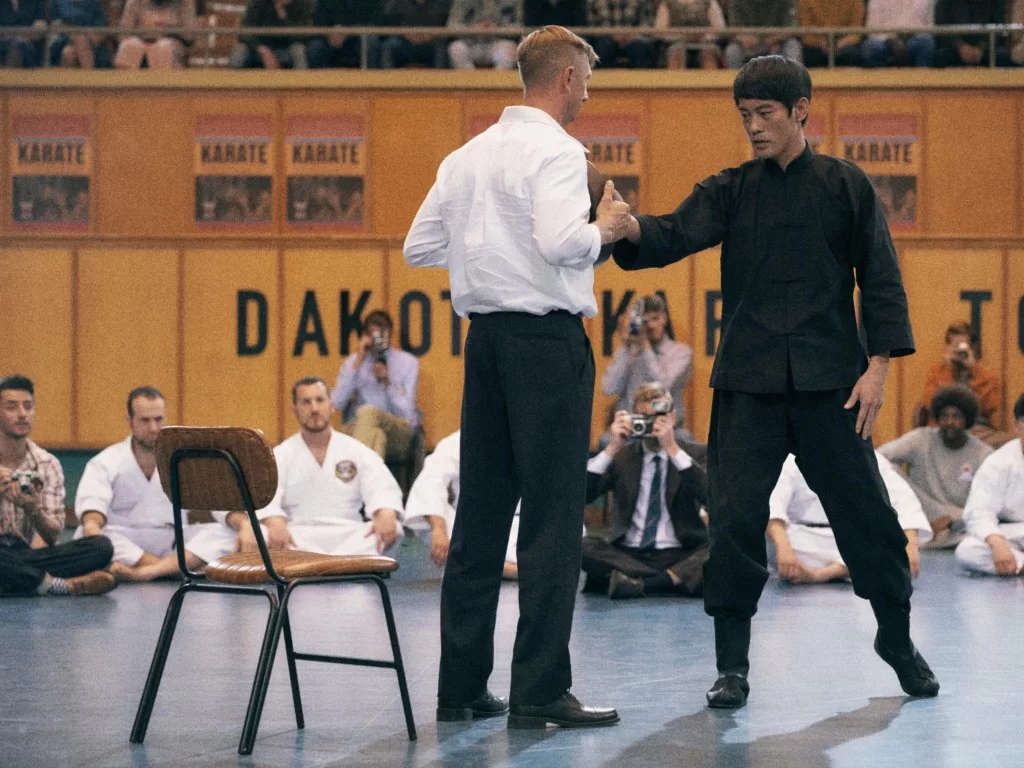 陳國坤將當年李小龍的截拳道經典一幕重現