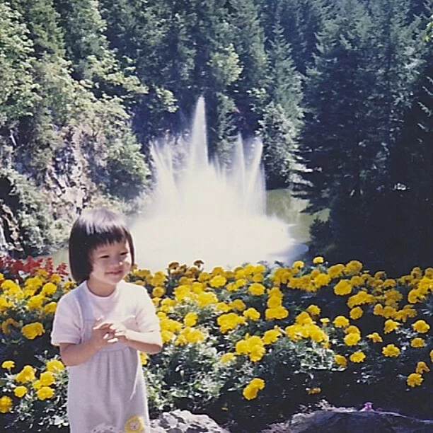 麥美恩生於加拿大,小時候是個得意妹。