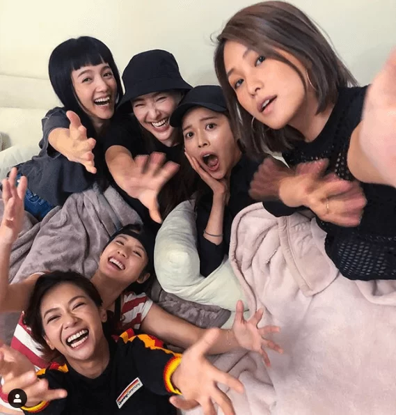 自從拍完劇集《女人俱樂部》後，與陳瀅、陳嘉寶和賴慰玲等成為好姊妹。