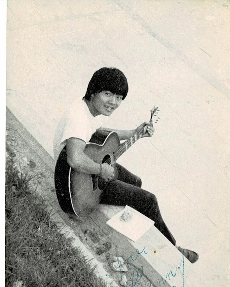 Danny是隊中的低音結他手，當年手執結他便已迷倒不少少女。 