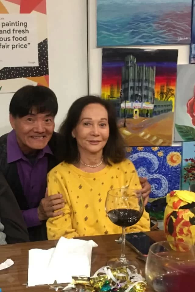 當年憑《蘇絲黃的世界》一炮而紅的關南施亦是長居美國，她今年亦有出席Danny的生日飯局。