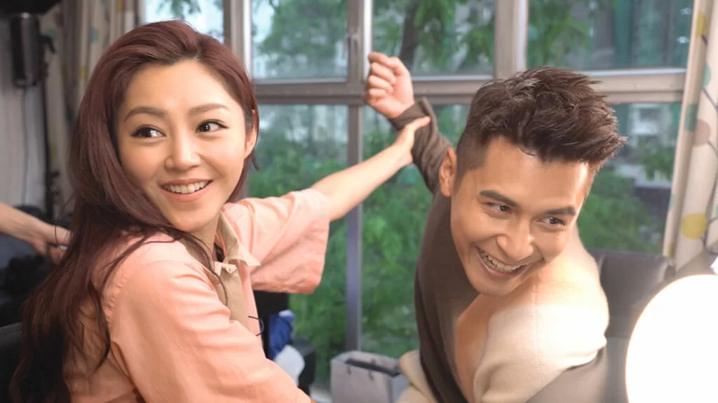 衛詩雅最近因為新居入伙，她親自驗樓和買傢俬，短短十分鐘的內容，分別有三十三萬及四十四萬點擊。