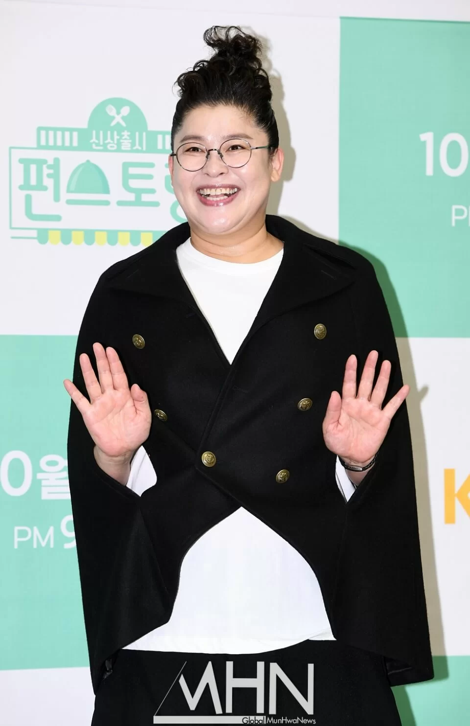 李英子主持過不少國民節目，形象非常入屋。