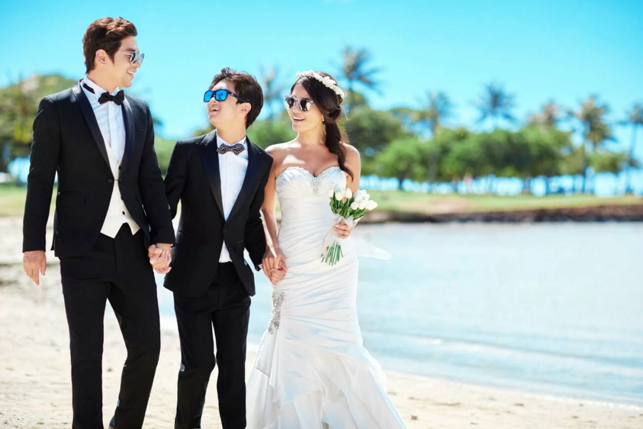 撇開囝囝的病，權五重一家非常幸福，一六年，結婚廿周年時還一家三口拍婚照。