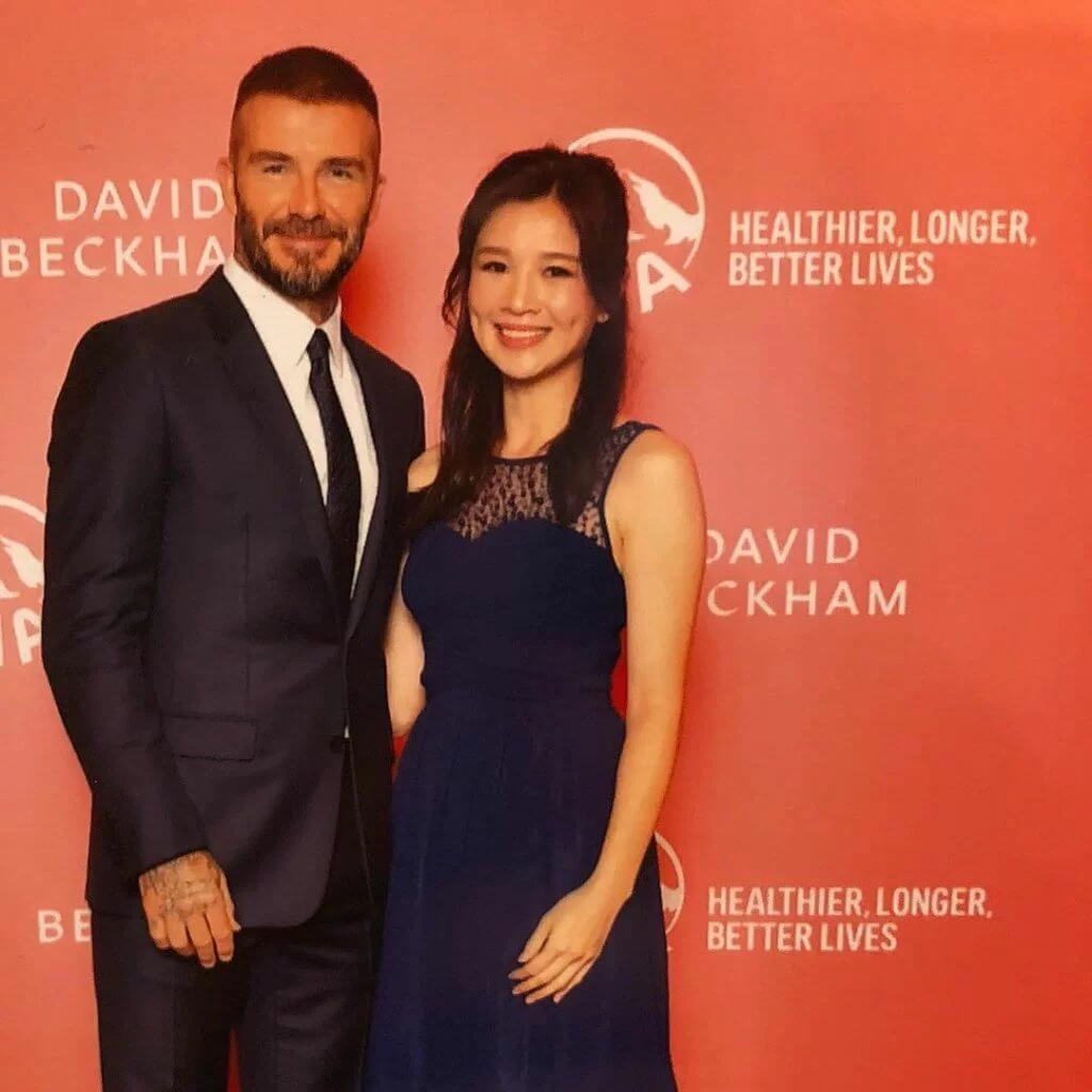 麥美恩出席品牌活動,很高興有機會與偶像碧威見面。