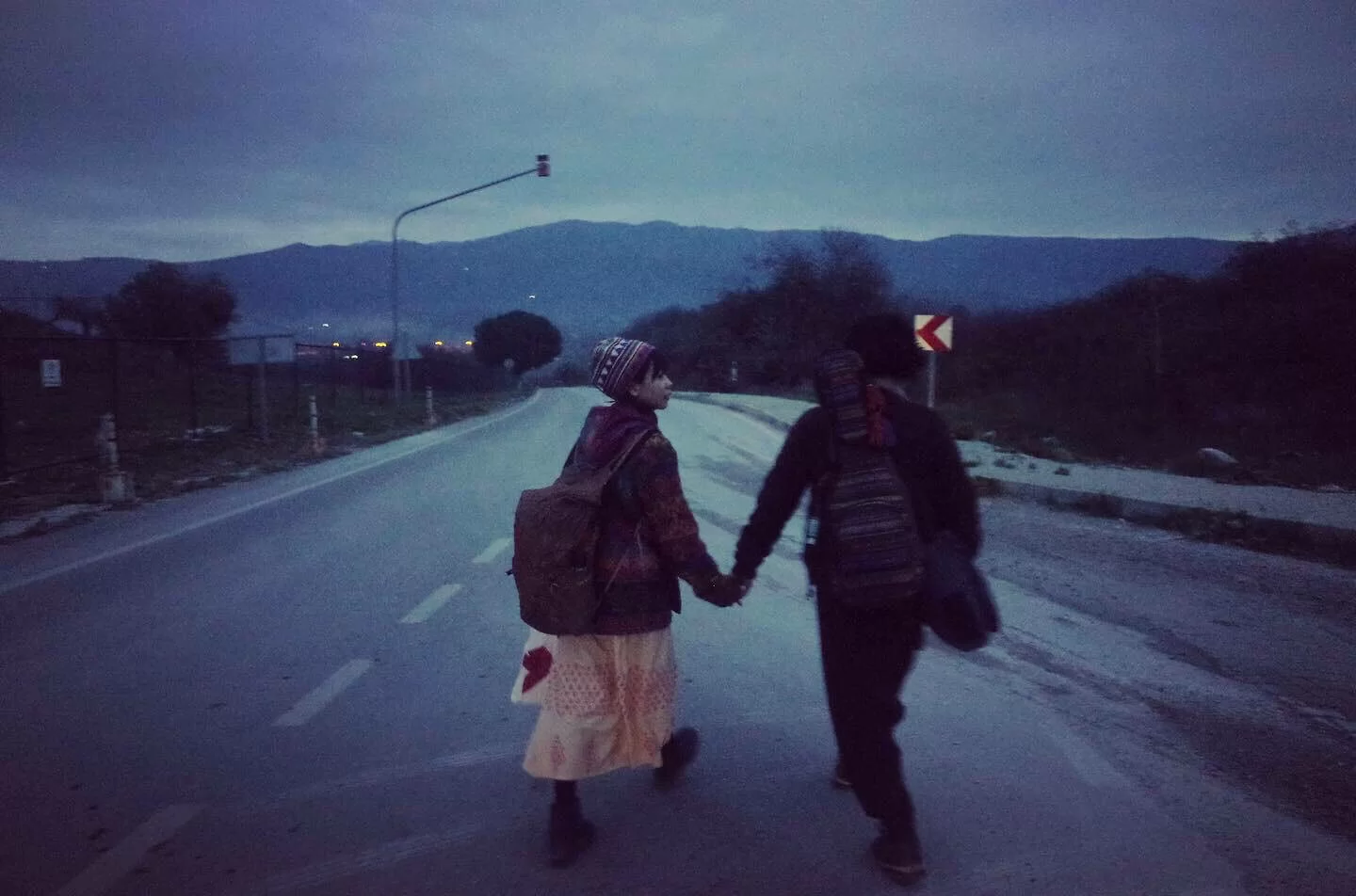 慧敏哥知道這位男生的所有背景，身家亦只有四萬元港幣，兩人在土耳其一起截順風車。