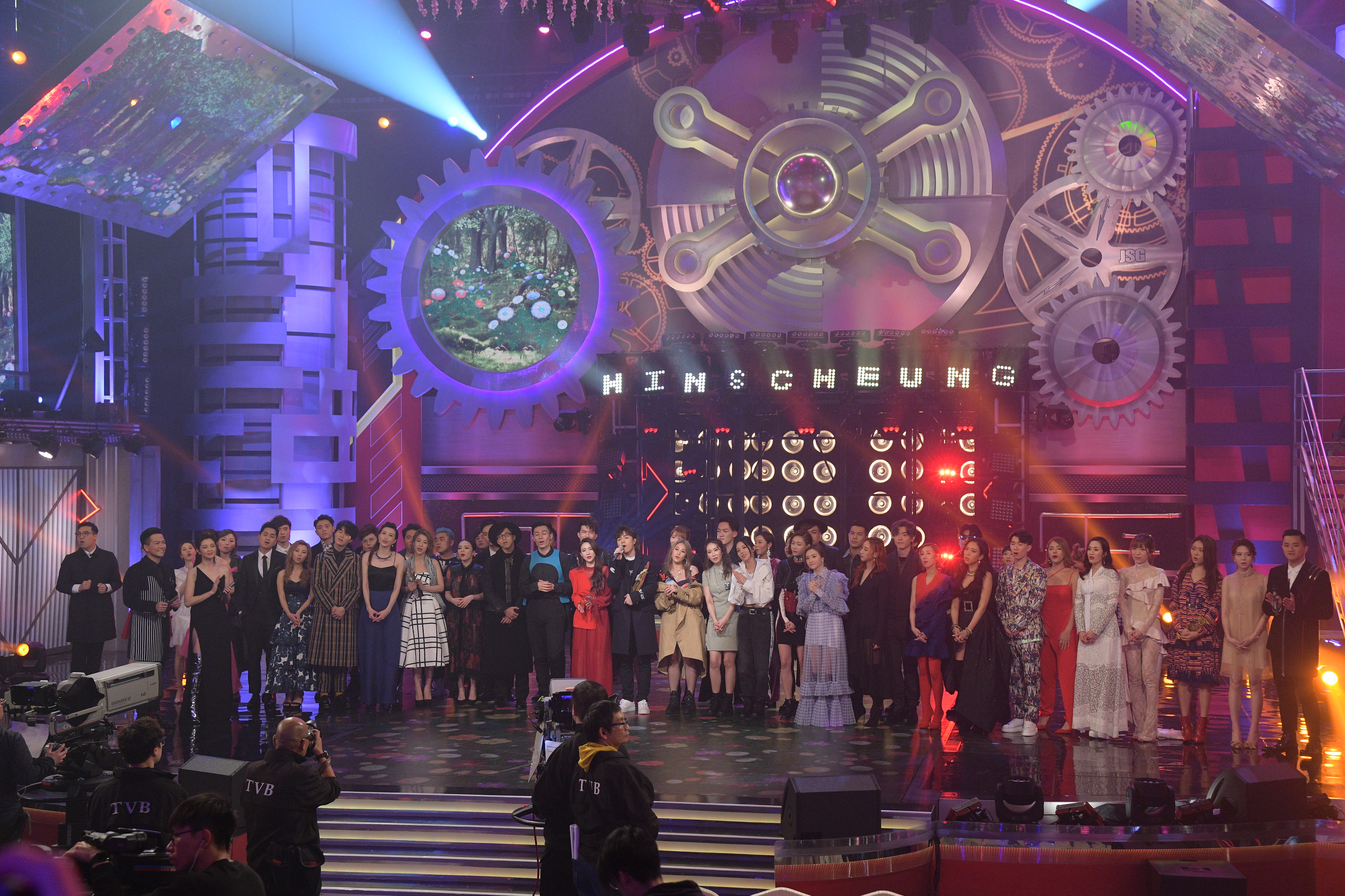 無綫的《勁歌金曲頒獎禮》，官方宣稱暫時仍如常舉行，估計大部分出席的歌手以英皇和星夢為主。