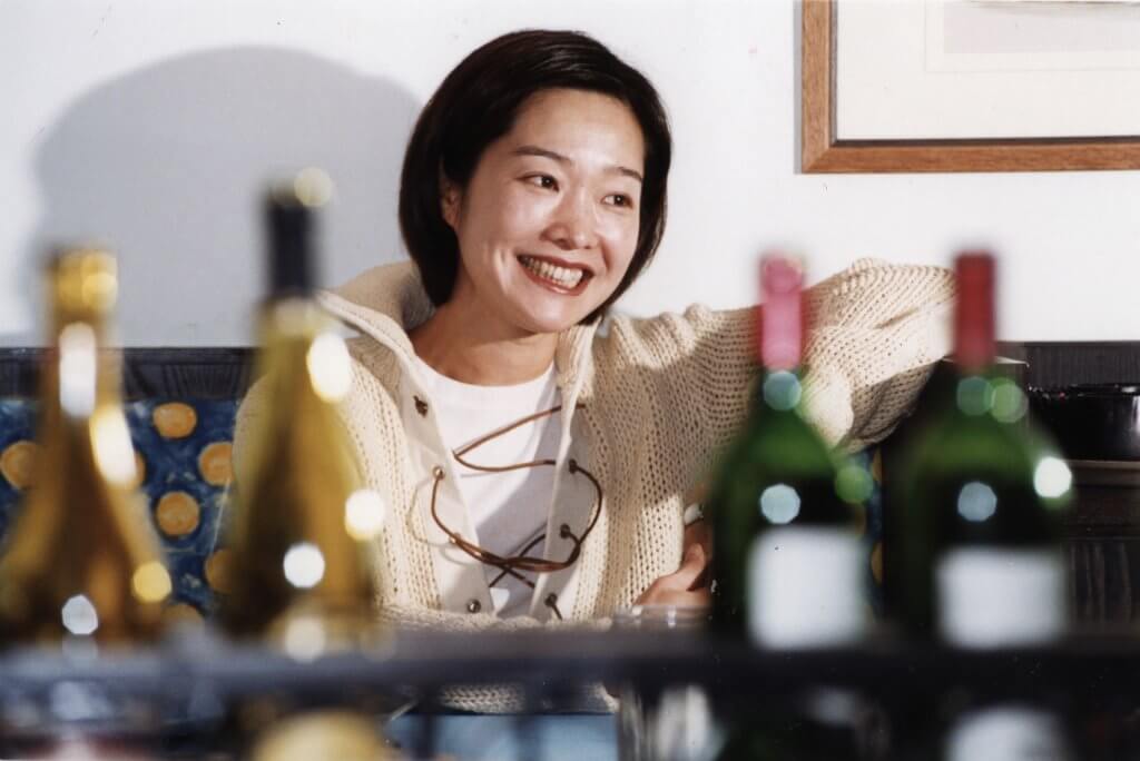 譚玉瑛有三十年研究喝酒經驗，她只愛吃美食時喝酒，不愛到酒吧飲酒。
