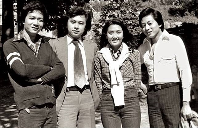 《變色龍》講述潘志文、劉志榮、馬敏兒、劉緯民幾位年輕人的轉變，是麗的電視其中一部經典劇。