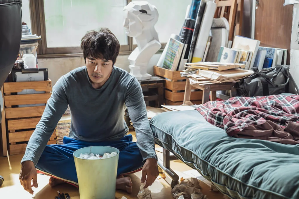 權相佑飾演的特工醉心漫畫，為追夢而毅然辭去高薪厚職。