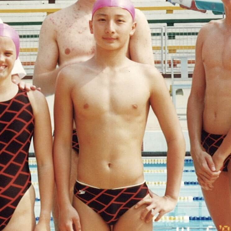 方力申幾歲起接受游泳訓練，圖為十五歲參加比賽時攝，2000年代表香港參加悉尼奧運。