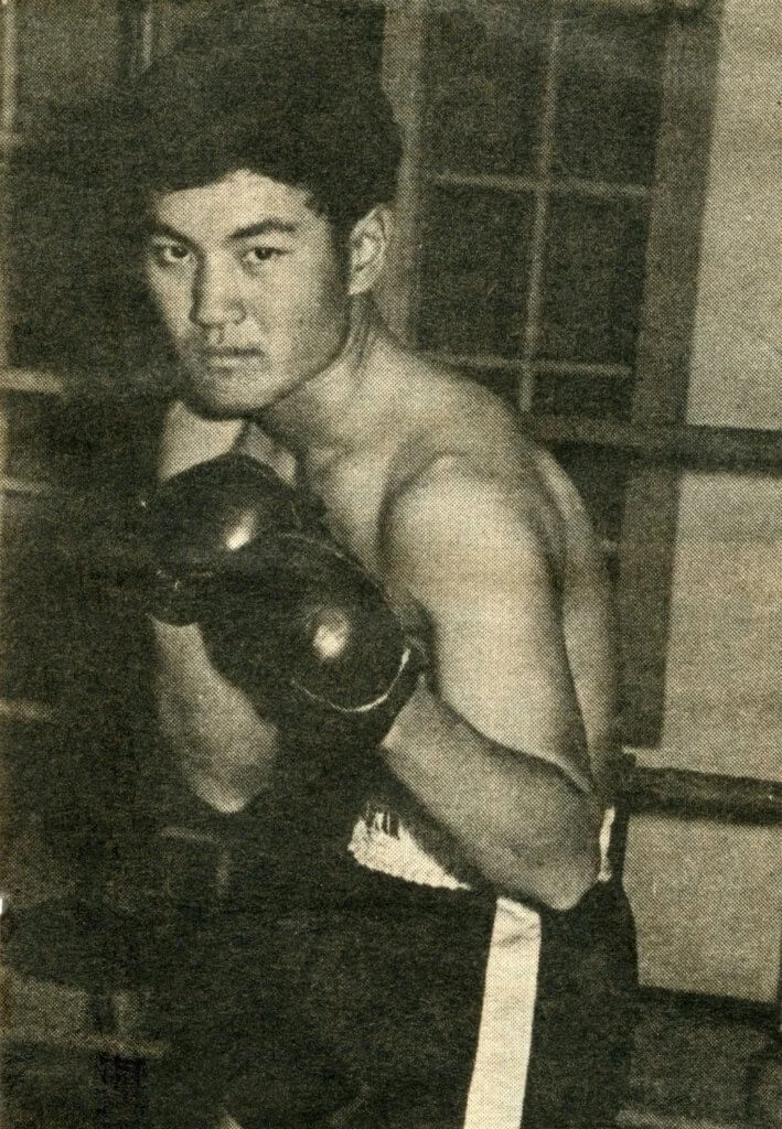 年輕時的劉丹威猛有型,當時尚未有其招牌二撇雞造型。