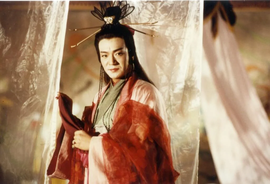 他飾演的《東方不敗》曾被金庸讚演得傳神