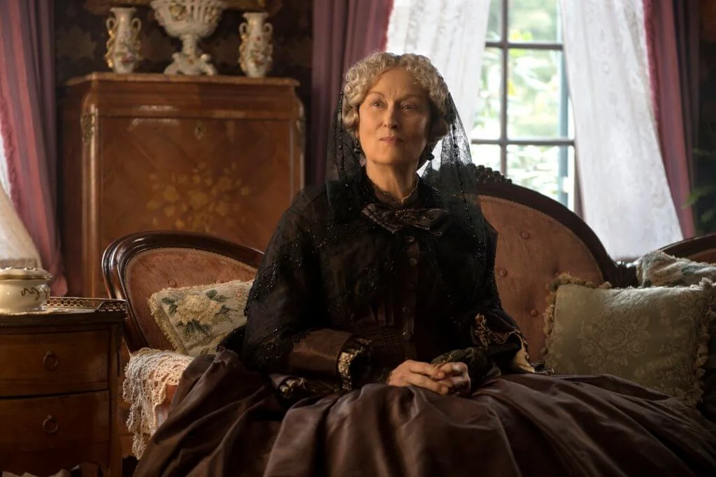 片中的梅麗史翠普是守舊女性象徵，認為女性應該嫁個有錢人。