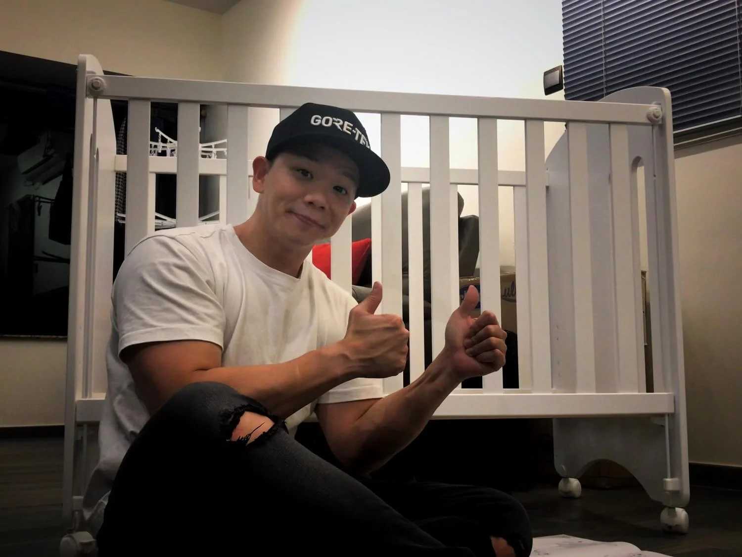 為了迎接BB出世，他已佈置好嬰兒房。