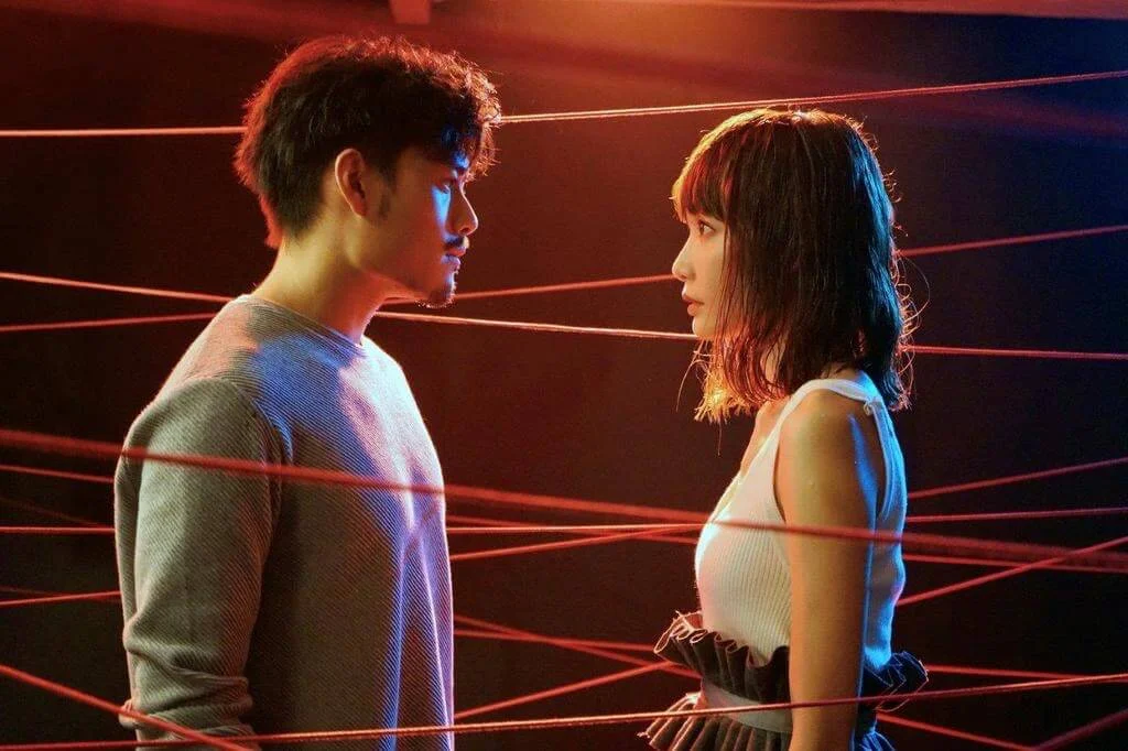 在新歌《底線》中,Aka與黃溢豪拍攝MV。