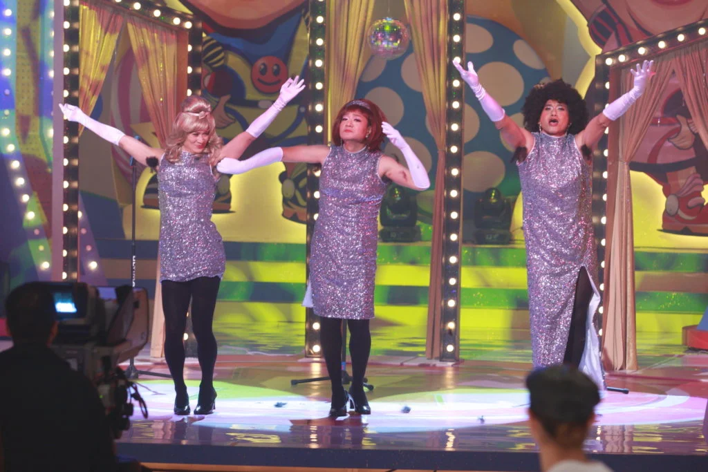 年輕時的魯振順，喜歡唱歌表演。