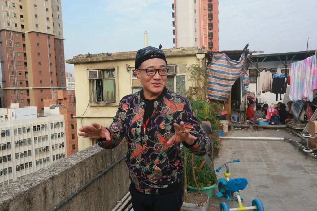 兒時的他，住在旺角的天台屋，事隔多年，已變化不少。