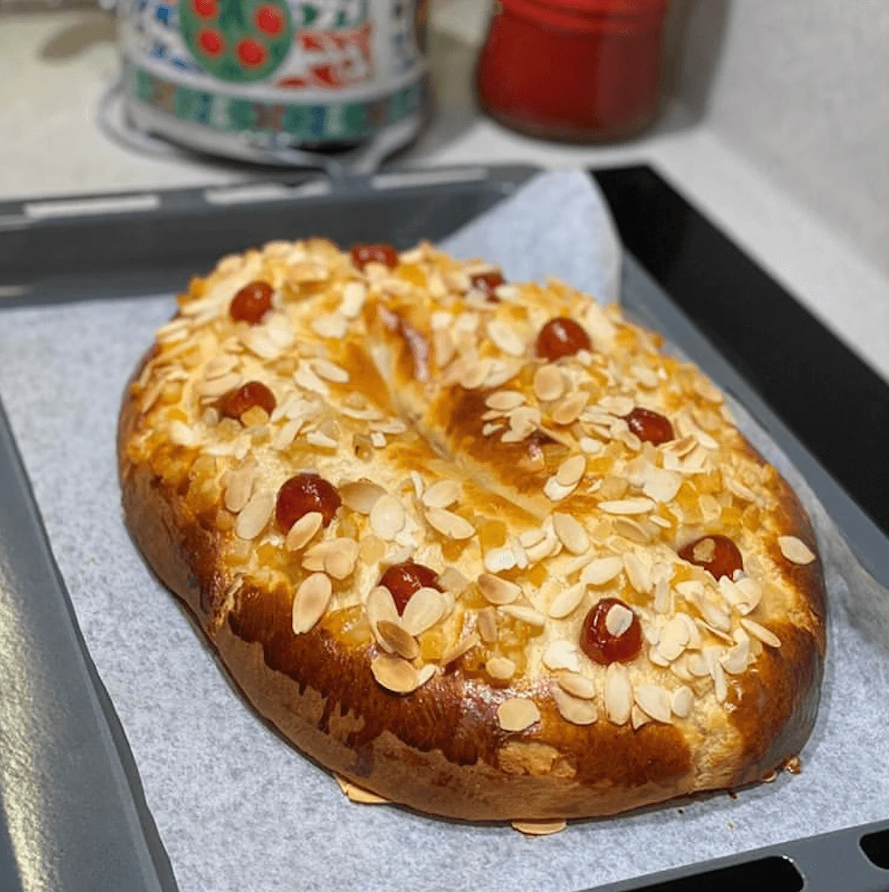 Roscón的造形似鑲上寶石的皇冠
