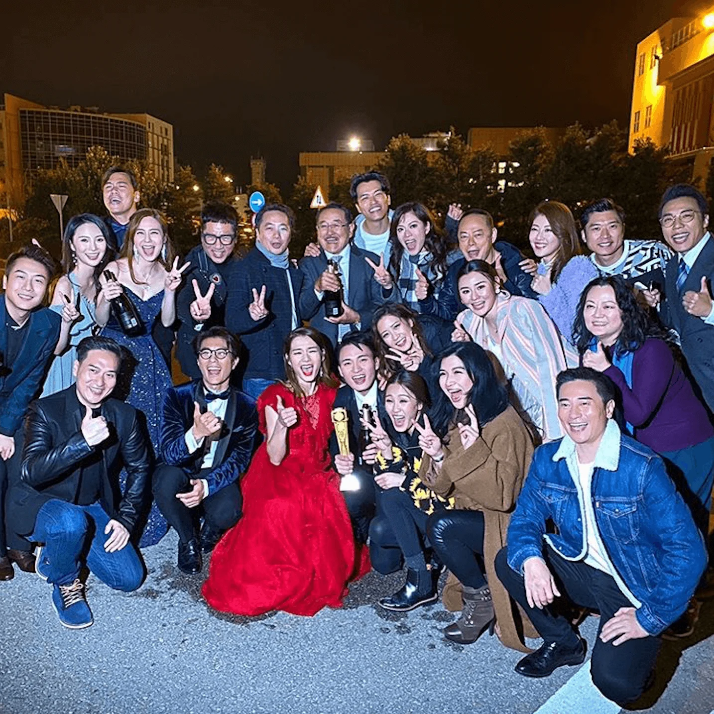 《愛．回家之開心速遞》演員大合照