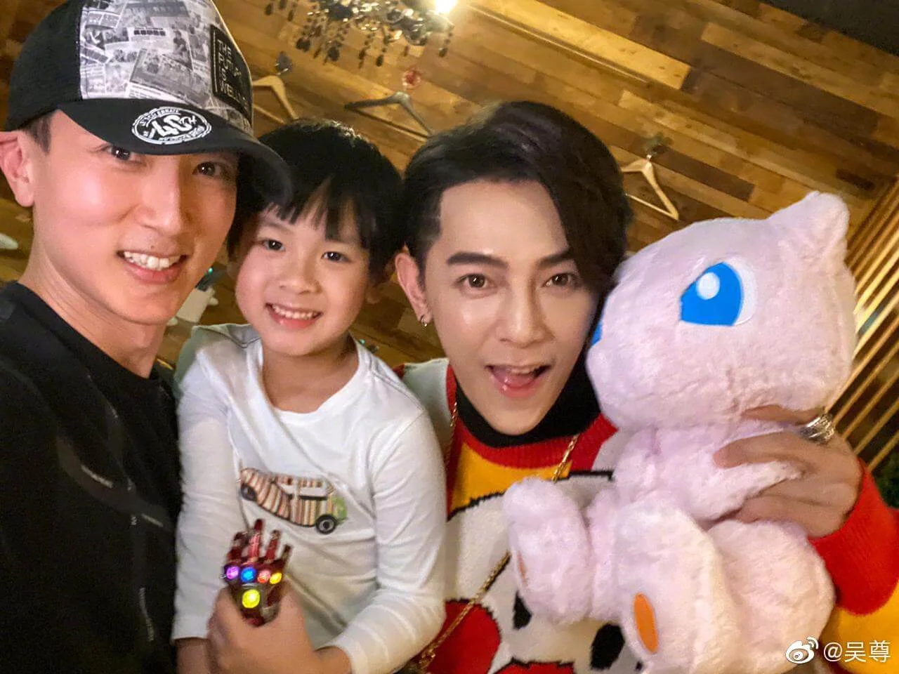 此次台灣之旅也順道與飛輪海拍檔江東城和辰亦儒見面。