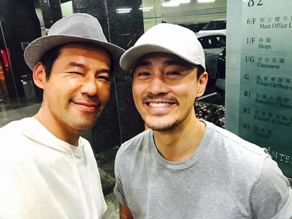 林峯和徐榮是九八年無綫訓練班的同班同學,兩人至今仍是好友。