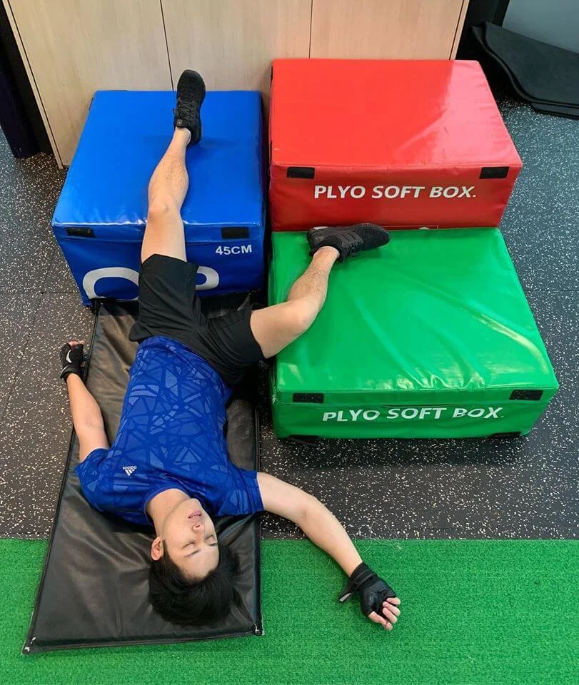 又忙拍劇、又要操fit身形,難得有一分鐘的休息時間都會瞓着。