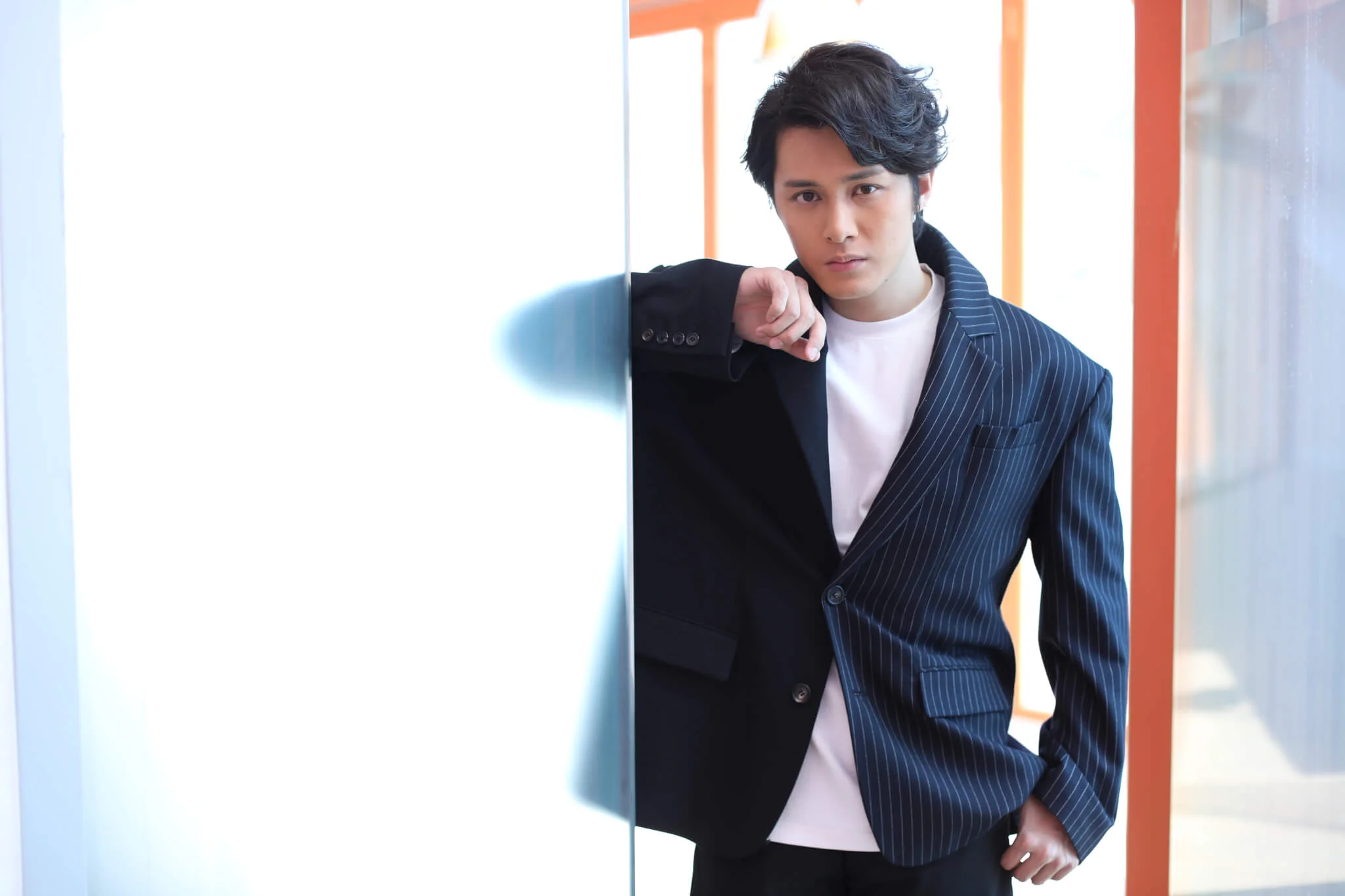 何廣沛首次於劇集《大醬園》演男一,他自言壓力不大,盡量放膽去演便可。