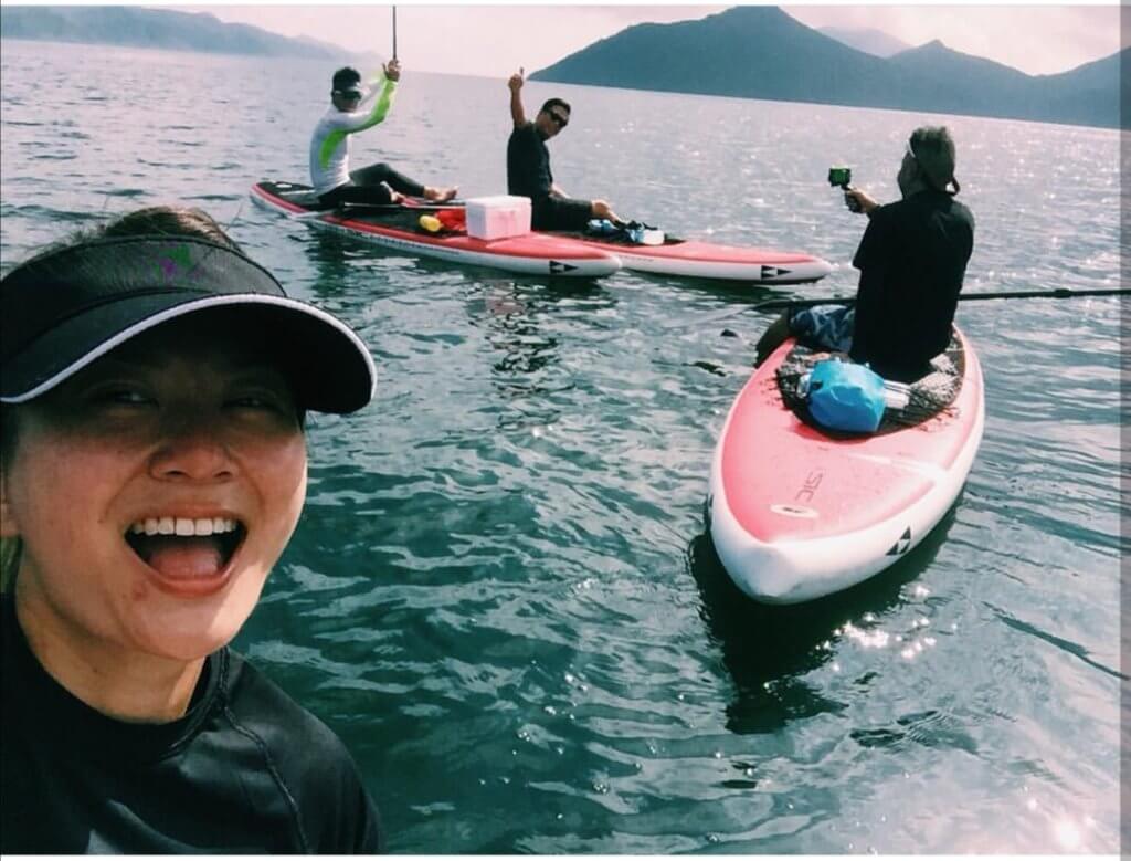 黃宇詩喜歡的運動非常多元化，入水能游的她，在夏日還會相約友人玩獨木舟呢！