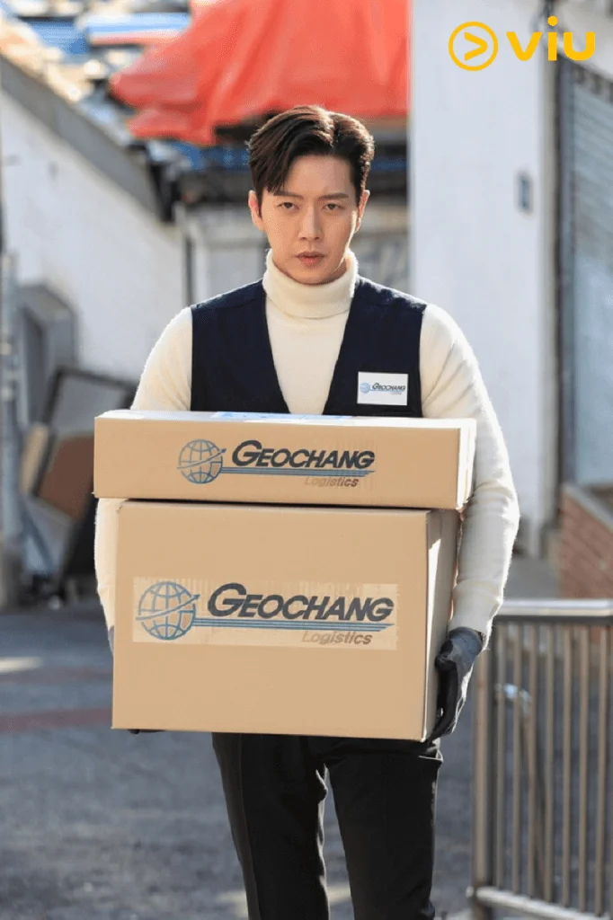 為了掌握美軍基地在森林的開發地,他偽裝特殊救助隊員。