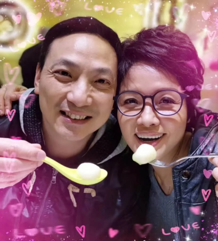 寶珮如和老公鄧先生非常恩愛,已共度了九個年頭。