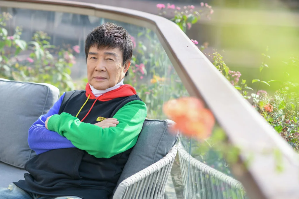 謝雷已做了心臟手術，雖然曾想過退休，但愈唱愈精神，所以暫不言退了。