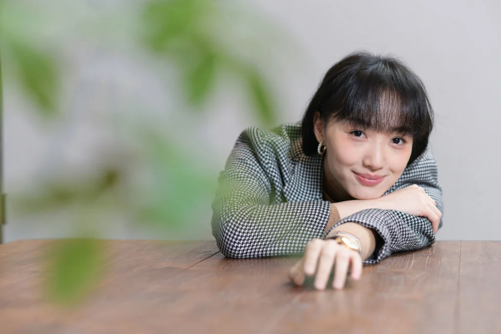 蔡思韵現時在香港、台灣兩邊飛,她會努力看電影吸收經驗和做運動,因太瘦了,希望多一點肌肉,「我目標是想演不同類型角色,希望有機會演古裝戲。」