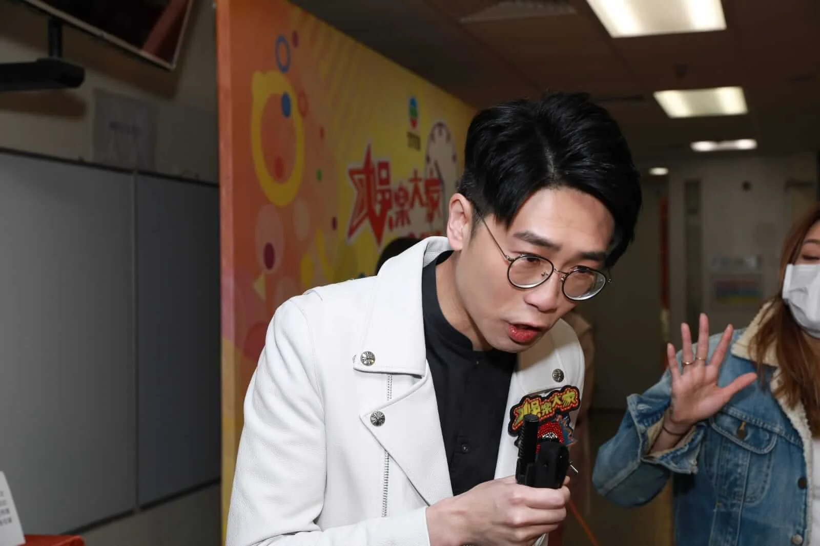 陸浩明在《娛樂大家10點半》錄影前向大家致歉。