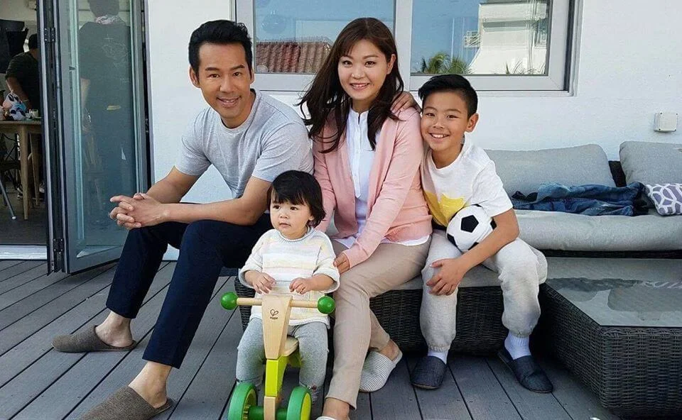 徐榮女兒包包一年接拍十二個廣告，兒子徐朗間中亦有出鏡。