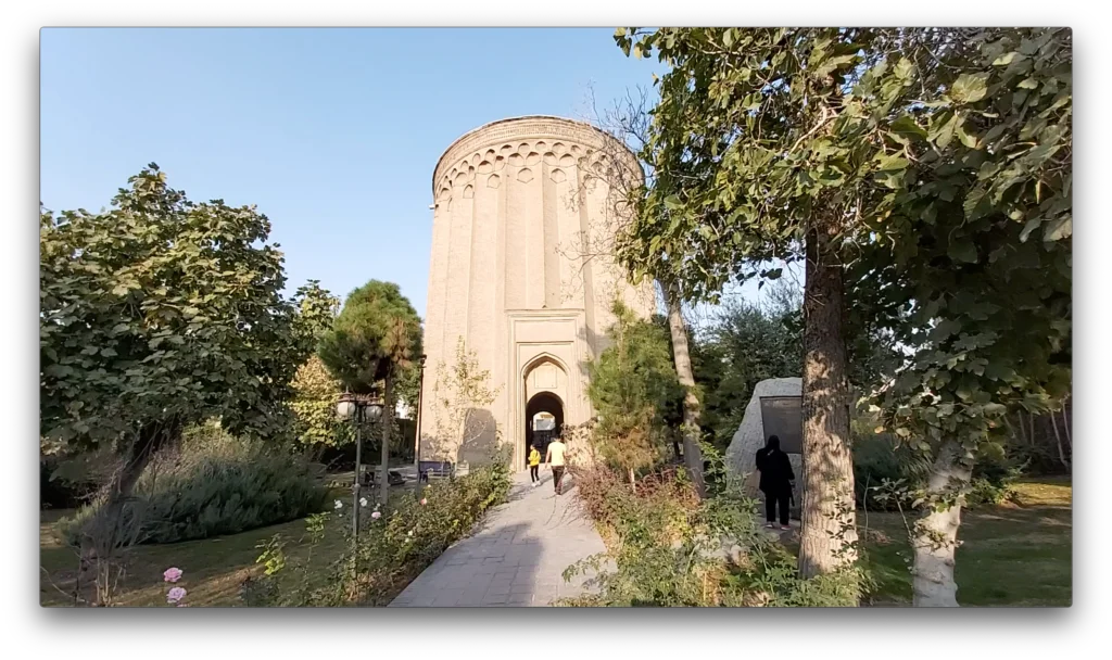 這座廿米高的磚塔是Seljuk統治者TugrulBeg的墓